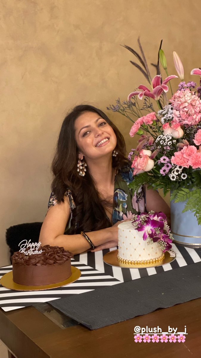 #QueenD 👑 <a href="/drashti10/">Drashti Dhami</a> 🥰

{ 16-1-2022 } 

New IG Story | One more from our one and only 😍😍❤️ So happy to see her 🥺

#DrashtiDhami #DDians