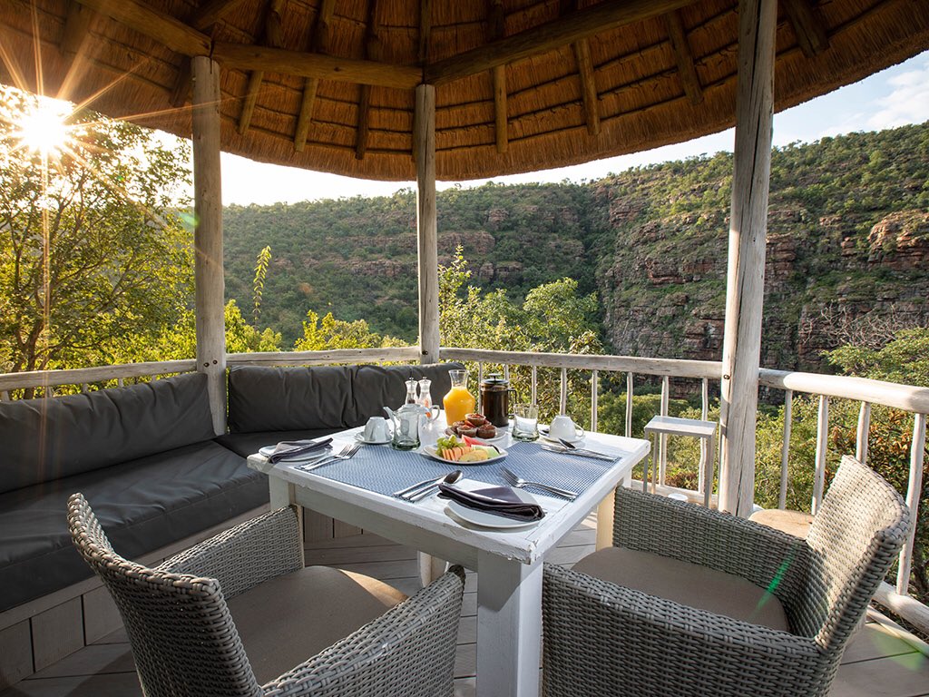 Eves_in_Eden's tweet photo. 📍Welgevonden Reserve, Limpopo
Luxury Lodge
Secluded, scenic &amp; relaxing

Standard Package:
2 Nights stay | 2 Adults
From R12 950.00 per person, Including:
Luxury suite
3 daily meals
Selected beverages
2x daily safari activities
Dramatic views over the edge of ancient cliff https://t.co/K06PGZonJm