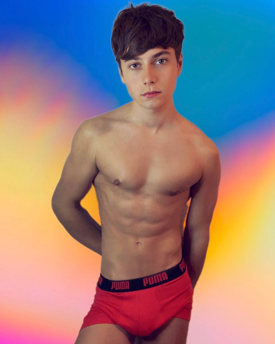 JuicyJustin_69's tweet photo. With or without clothes? 🙂 https://t.co/Y9cadtaPwQ