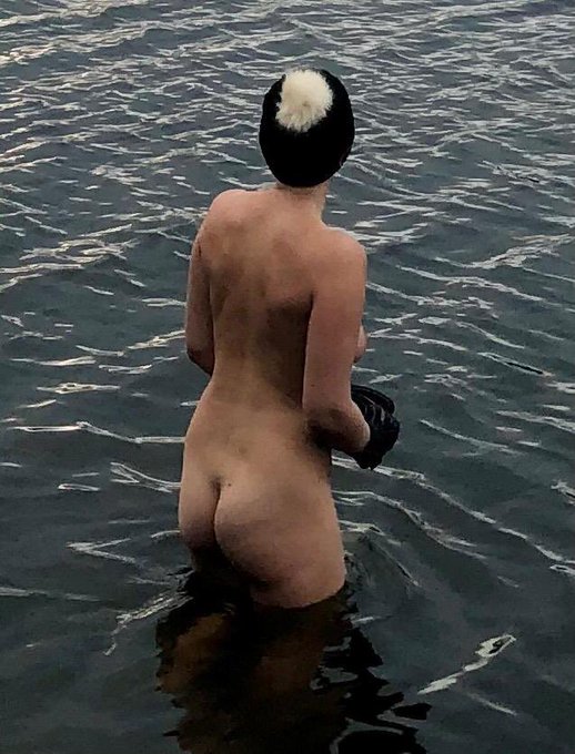 Who loves #coldwater #skinnydipping in the winter?  I enjoyed this very tingly, numbing, bitey swim this<a href="/tag/coldwater"class="tags">#coldwater</a><a href="/tag/skinnydipping"class="tags">#skinnydipping</a>