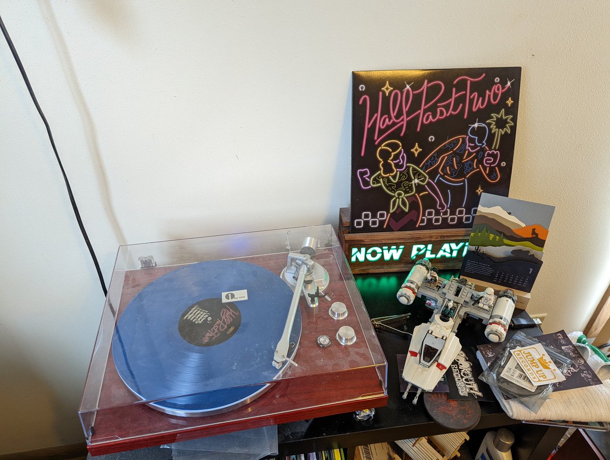 ximbecile's tweet photo. #newRecordDay @halfpasttwoska finally got a chance to listen to this #rockinIt https://t.co/SuGovqXYeD