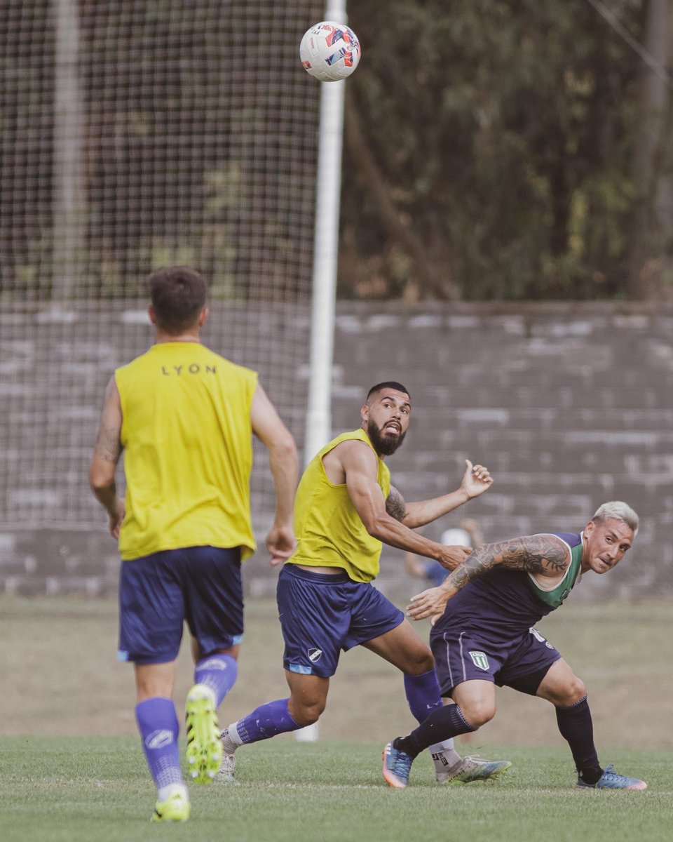 ClubAlvaOficial's tweet photo. ⚽️ Primer Amistoso con buenas sensaciones 👉🏼 Alvarado recibió a San Miguel en la Villa Deportiva.
🎙 La primera mitad finalizó 3-0 con goles de Solís y Vella (x 2) 💙 Tras el recambio de jugadores, el “Torito” se impuso 2-0 con los tantos de González y Palavecino 💪🏼 https://t.co/CoVxXv8Z9J