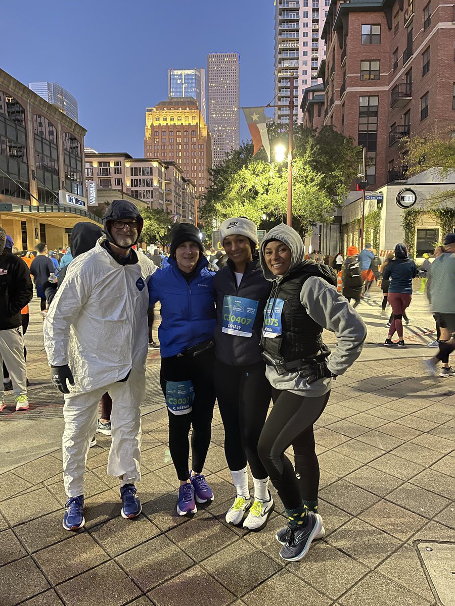 NickersonCierra's tweet image. 2nd half marathon…DONE! ✅ #13.1miles #turtlepace🐢 #whatcold @HoustonMarathon