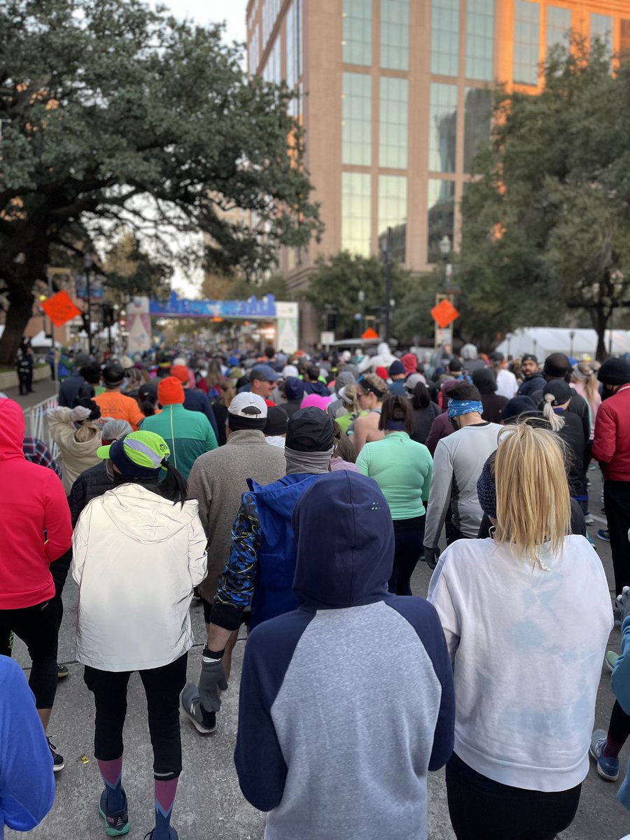 NickersonCierra's tweet image. 2nd half marathon…DONE! ✅ #13.1miles #turtlepace🐢 #whatcold @HoustonMarathon