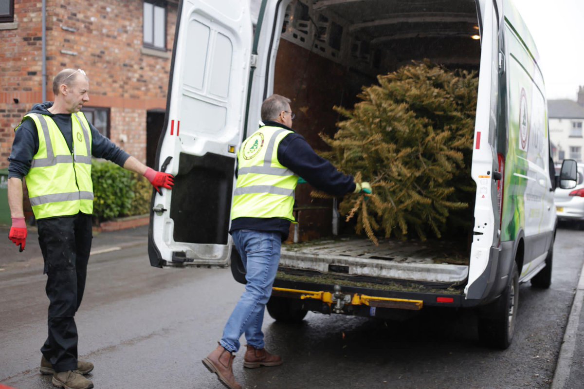ECHospice's tweet image. 🎄 WE DID IT! 🥳

Just like that, our 2022 Christmas Tree Collection weekend is complete ✅ Our volunteers have collected a monumental 7000 trees over the weekend! 😲🎄👏 

Thank you so much for your support, and keep your eyes peeled for a total amount soon! 

#ECHTrees