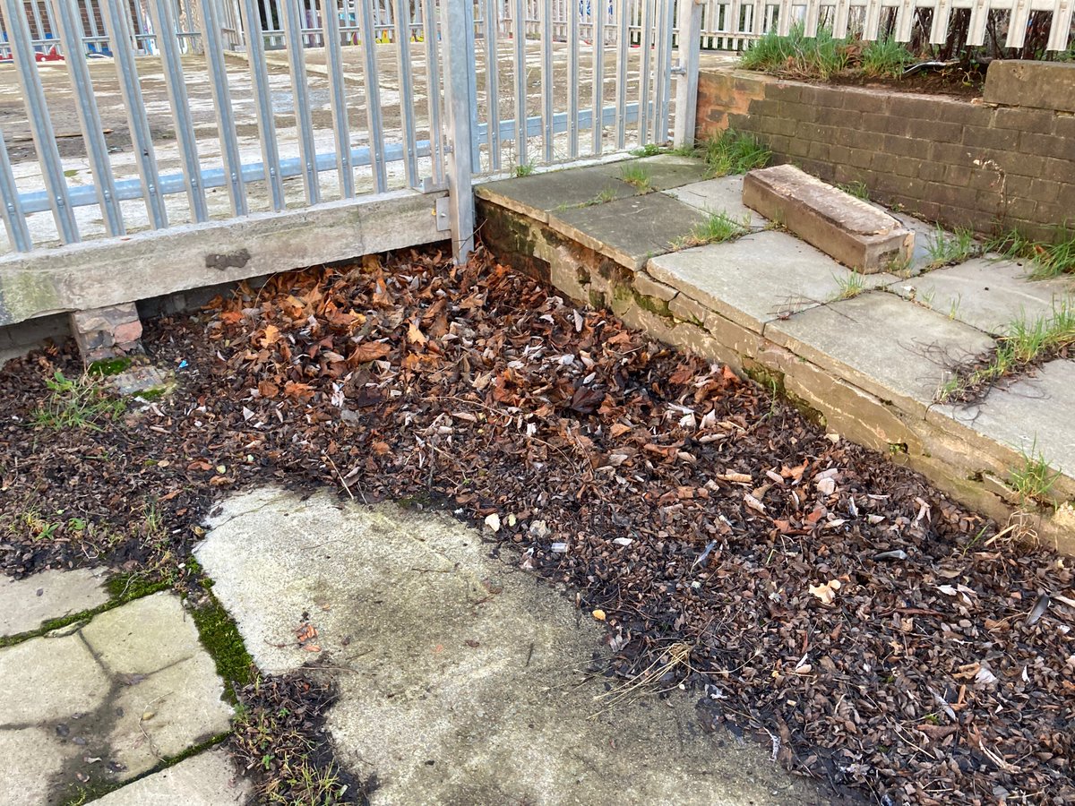 Now you see it, now you don't. Litter picking a corner of the concrete area in front of Linksview House on the Kirkgate in Leith. #Leith #Edinburgh #Litter #LitterPicking #Recycling #environment #cleanupscotland #litterpicks #keepscotlandbeautiful #TackleLitter #thisisrubbish