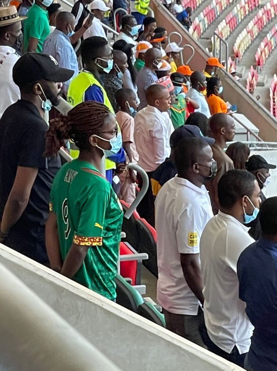 BorrinKamguia's tweet photo. C’était très chaud depuis Japoma 😅😅😅 les supporters Sierra Léonais dansent un genre un genre 😁😁

Vivons les matchs en direct en se vaccinant. 

#SafeCAN21
#MINSANTE
#CCOUSP
#PEVp https://t.co/JuzGMGH36O