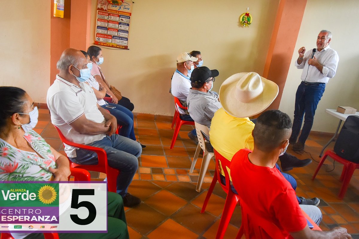 JorgeELondonoU's tweet photo. #EstáClaro que debemos seguir trabajando por el cambio que #Colombia 🇨🇴 necesita. #Verde5 🌻🖐🏼
En el hermoso municipio de #Miraflores ratificamos todo nuestro compromiso por el campo colombiano. Hemos trabajado y deseamos seguir haciéndolo con su apoyo. #PrimeroElCampo ✊🏽 🌻 https://t.co/6JCrlW9hDF