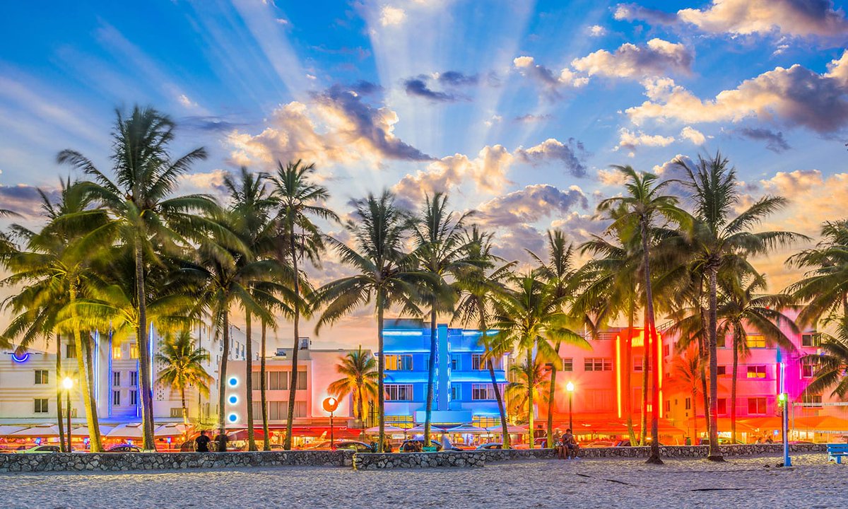 tokenhomes's tweet image. Our #NFT community is investing in a lifetime of travel and adventure ✈️🏝️⛷️ limited #whitelist spots available, first 1,000 will be invited to our annual event in Miami! #nonfungiblelife