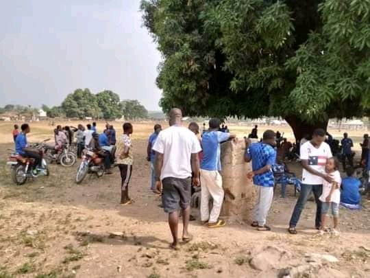 denenkor's tweet photo. Just when you thought you've seen it all!
Somewhere in #Benue

#TheKanoDeclaration 
#Rihanna https://t.co/oYUTO9l3Nn
