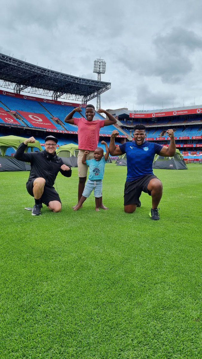 Boks_and_Banter's tweet photo. 3 TV Ads | 1 Morning 🎥

What a busy start to the 2022 season! 

Grateful to do what I love! 

Filmed at Fortress Loftus for @VodacomRugga | @OpenfieldZA with these legends! 

@mornesteyn &amp; #LizoGqoboka 

#Rugby #VURC #Filming https://t.co/kp96KmGUtv
