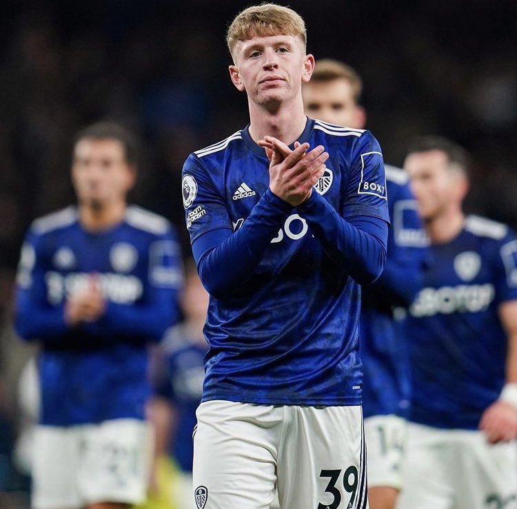 leedsutdacademy's tweet photo. 👏 @leohjelde is the 8️⃣th teenager to make their @premierleague debut for @LUFC this season

🇳🇱 Crysencio Summerville
🏴󠁧󠁢󠁥󠁮󠁧󠁿 Charlie Cresswell
🏴󠁧󠁢󠁥󠁮󠁧󠁿 Joe Gelhardt 
🏴󠁧󠁢󠁥󠁮󠁧󠁿 Cody Drameh
🏴󠁧󠁢󠁳󠁣󠁴󠁿 Stuart McKinstry 
🏴󠁧󠁢󠁥󠁮󠁧󠁿 Sam Greenwood 
🏴󠁧󠁢󠁥󠁮󠁧󠁿 Lewis Bate 
🇳🇴 Leo Hjelde 

#LUFCYouth | #LUFC https://t.co/rRr5CBkbPg