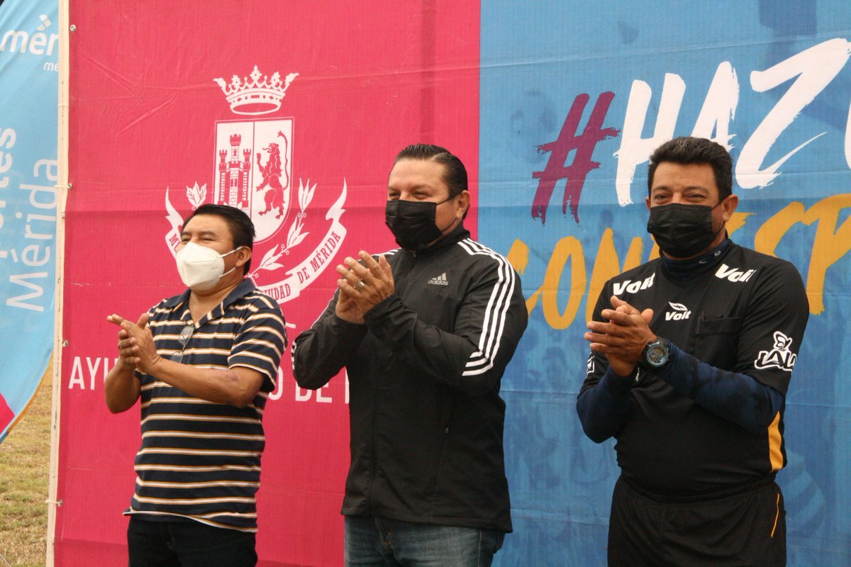 aguilarchucho's tweet photo. Nuestro domingo lo continuanos en la comisaría de #Chalmuch, donde inauguramos en representación del @ayuntamerida, que preside nuestro alcalde @RenanBarrera, la Liga de Fútbol de esa comisaría, con ocho equipos. ¡Mucho éxito a todos! https://t.co/uHDTE1j4nh