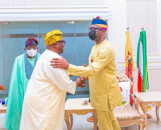 Oga_geeflex's tweet photo. Now I understand why Agege people were writing BAT BAT BAT all over Tinubu's campaign posters. 
Agege people una well done o, we all understand now.

Trends now:
Naira Marley, Dapo Abiodun, Peter Obi, Tbag, Masters, #TheKanoDeclaration https://t.co/gY0oHiEbGc