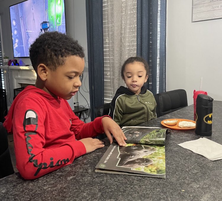 So AWESOME to get pictures of @Curvin_McCabe 1st and 2nd grade students who are reading 📖 at 🏠 to get @ReadWithMalcolm #READBowl minutes ⏰ logged in. I spy Malcolm’s newest book 📕 #MyFavoriteBookInTheWholeWideWorld @nmd7202 @msguest12 @NelsonShannyn @PSDRI_Schools