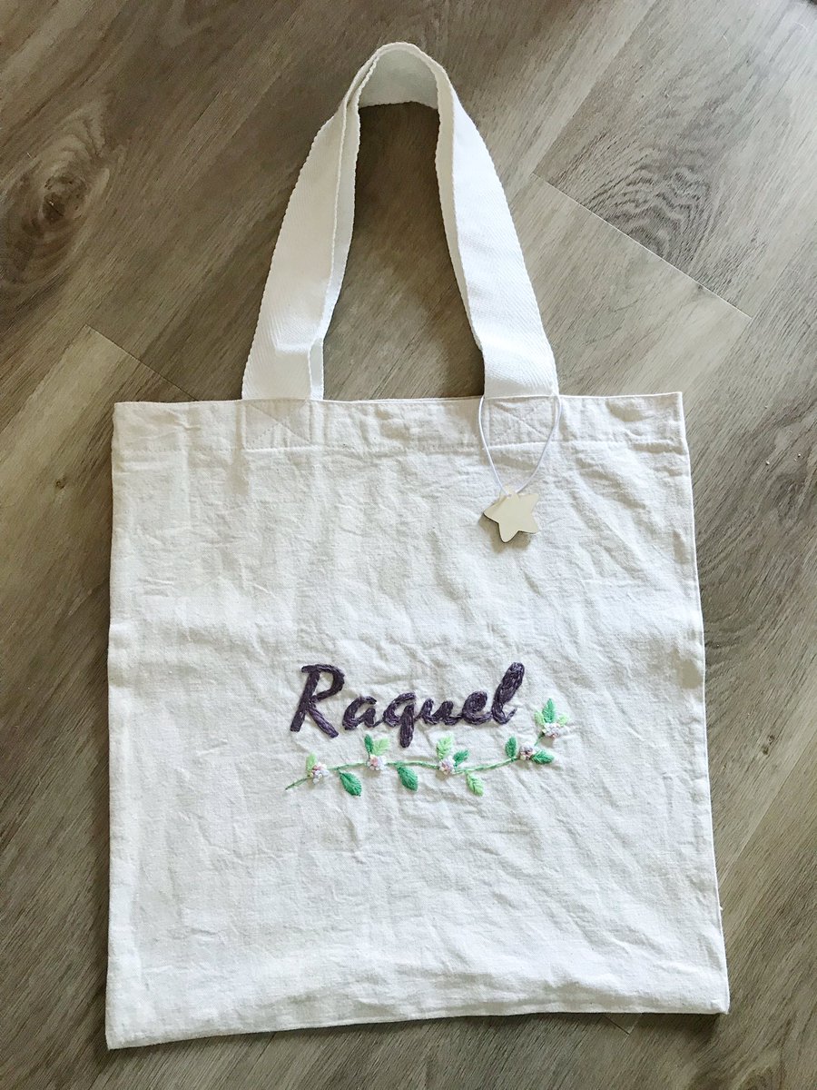 bordhada's tweet photo. ✨Una 🆃🅾🆃🅴 🅱🅰🅶 especial, de unos meses atrás 💫
✅ Sumando opciones para regalar objetos únicos y útiles 
#totebag #bordadototebag #bordar #embroidery #nombresbordados #regalosoriginales #regalosespeciales https://t.co/6MZoxEEkmX