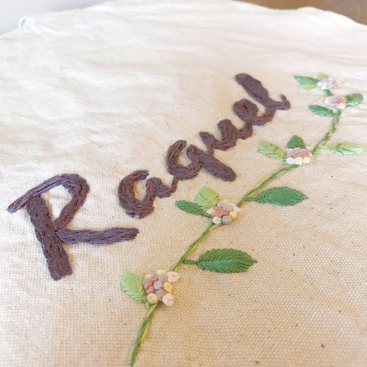 bordhada's tweet photo. ✨Una 🆃🅾🆃🅴 🅱🅰🅶 especial, de unos meses atrás 💫
✅ Sumando opciones para regalar objetos únicos y útiles 
#totebag #bordadototebag #bordar #embroidery #nombresbordados #regalosoriginales #regalosespeciales https://t.co/6MZoxEEkmX