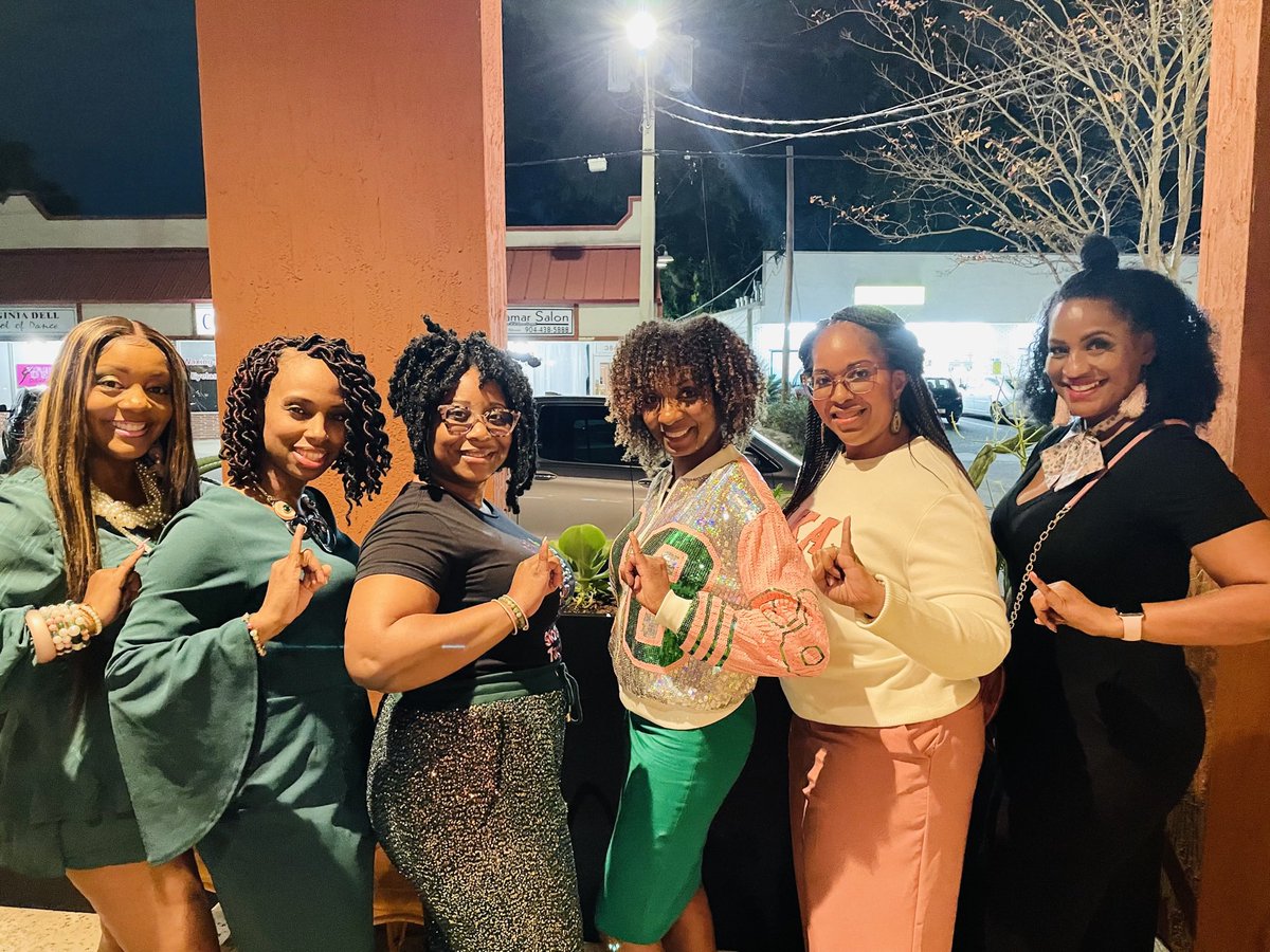 Mrs. Smiley tweet media