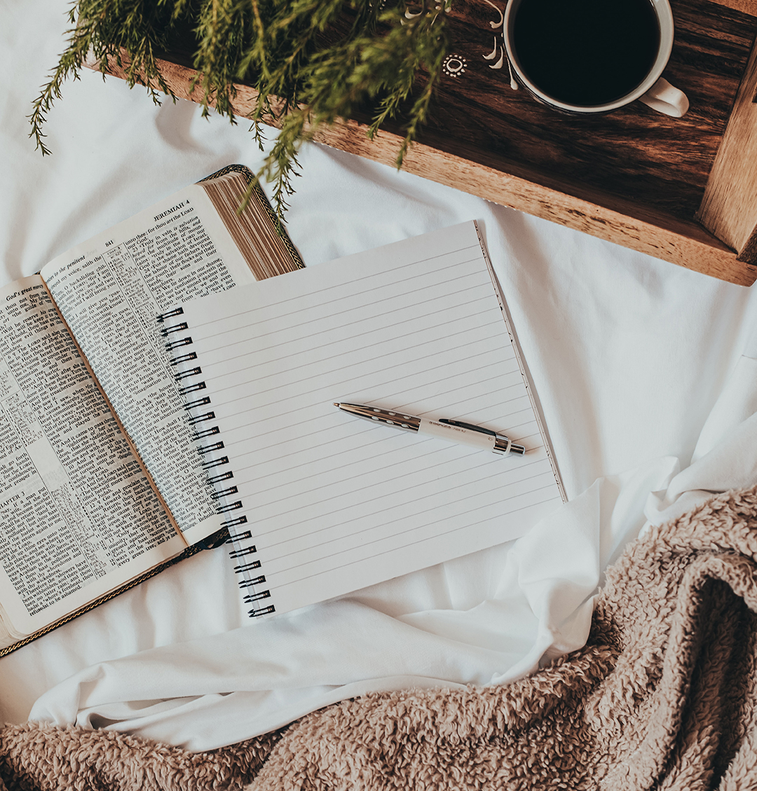 Zoella's tweet photo. What if we told you a simple pen, paper and around 30 minutes of your time could change the game? Over on https://t.co/bdltM4PfWk we're talking about: Morning Pages and How They Could Change Your Life in 2022 🙌 https://t.co/lZ6D7OZaiW https://t.co/vTJvSOJx9n