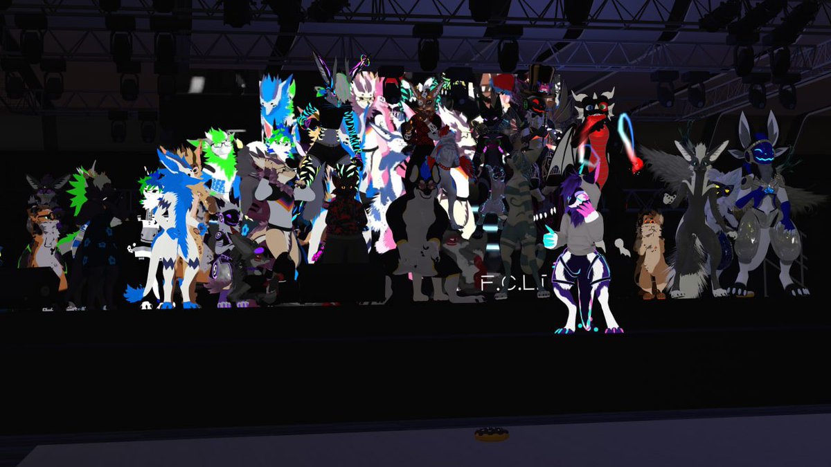 RisnorWolf's tweet photo. Group photos (it's a wonder how that stage didn't break under the weight of so many people) #RisInVR #RisInActualVR #FCLD https://t.co/3JfZea5Mfq