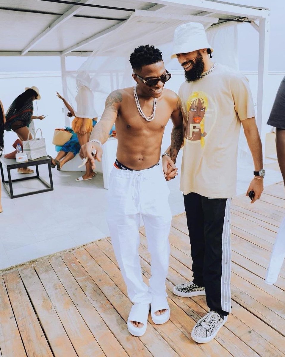 Obama_naija's tweet photo. If there would be a collabo between this two this year, then know that Phyno will have a better year.
This and others are WizKid 's collabos I am expecting in the coming weeks.
Come back to this tweet when the song drops, and come back again when it becomes a hit #PastorBlogger https://t.co/0y6xOGkQIj