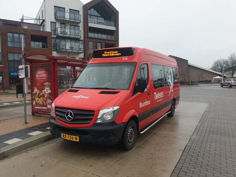 twentsflex's tweet photo. #TwentsFlex blijft rijden op de bekende bestemmingen. Kies tijdig uit circa 140 haltes. Zorg na boeking om op tijd bij de Juiste vertrekhalte te zijn!! Betaal via de app of in de bus. (OV, pin, kaartje) Boek via de app TwentsFlex, site https://t.co/OsUYcOqvK8 of 088-0331405. https://t.co/rT7oM8Psjz
