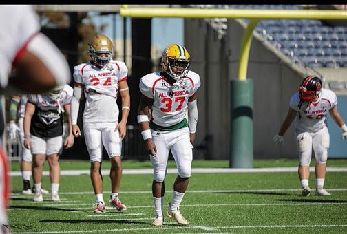 AjTaylor_24's tweet photo. Had a blast at the @allamericabowl thank y’all for giving me the chance to come show my talent 1 more time #37out ✌🏾 https://t.co/l7BES5uSOW