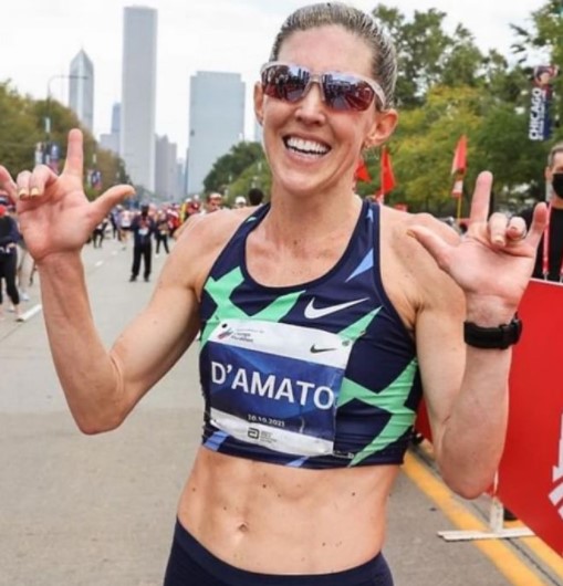 Keira D’Amato ran a blitzing 2:19:12 at the Chevron Houston Marathon this morning to break Deena Kastor’s nearly 16-year old American Women’s Record time of 2:19:36 from the 2006 London Marathon. #RunItFast #HoustonMarathon #HouMarathon #running #Marathon