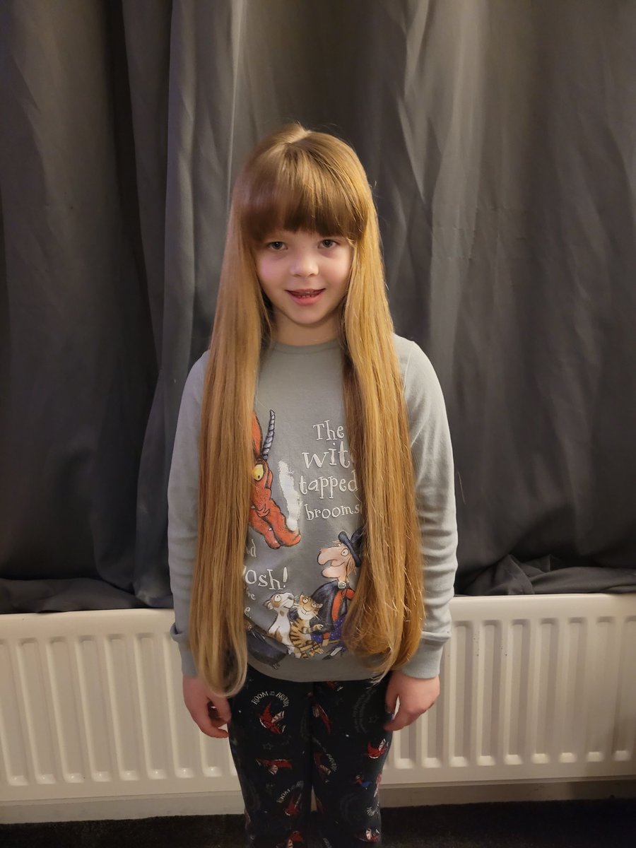 ToniMit88's tweet photo. Megan has decided to donate her hair to the @LPTrustUK her hair is cutently 29 inches long and would like to donate 15 inches ❤ she's trying to get as many people to sponsor her as possible.  So her just giving page is below. 
@Newyorkprimary

https://t.co/f2tMYMJ7MK https://t.co/oBesQSbUK5