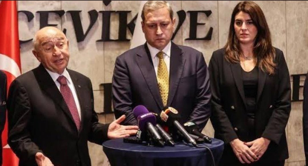 Nihat abine karşı duramadın sayesinde başa geldiğin HOCAMIZI yedin ne değişti hiç. Artık yalanlarını da al  git 
#yönetimistifa