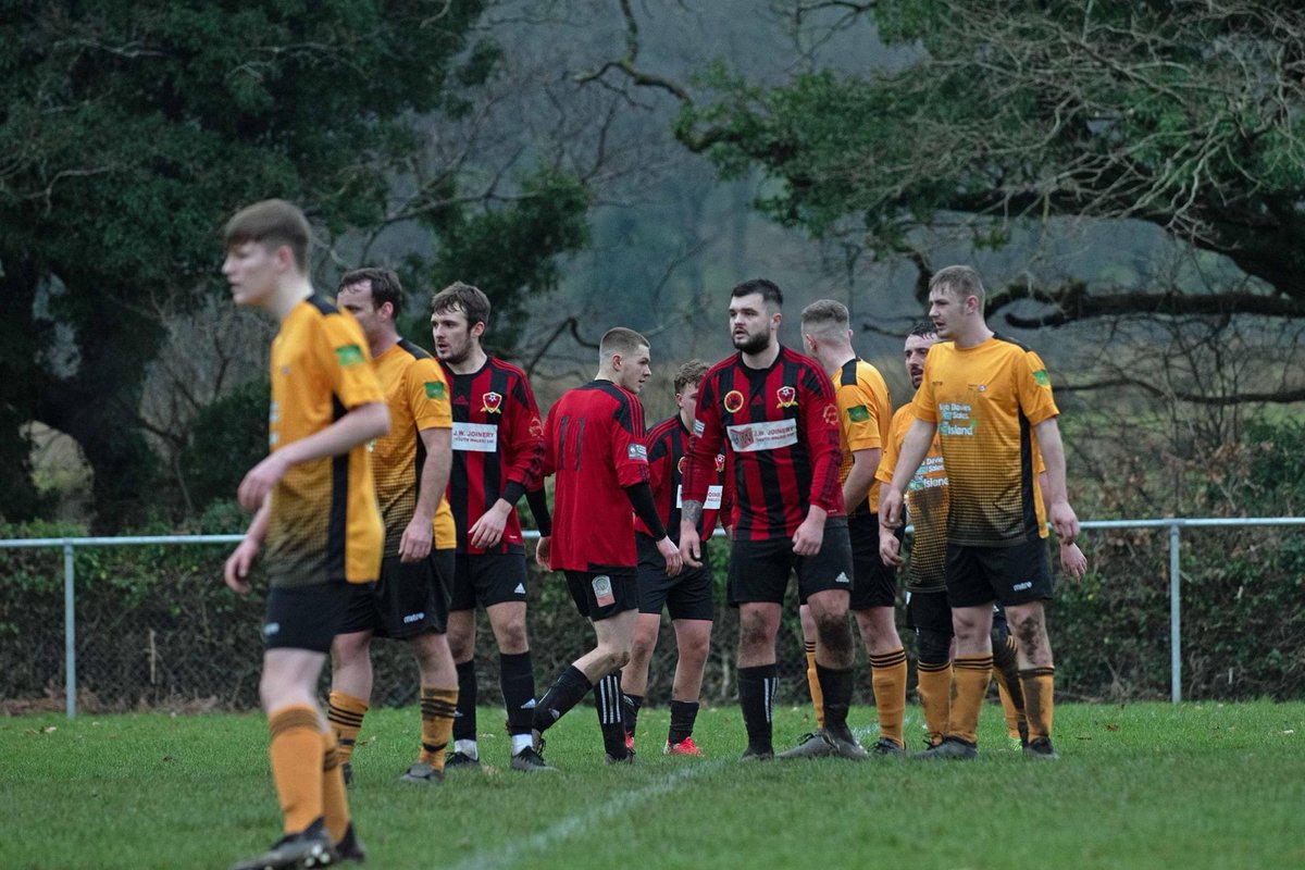 PickfordStarsFC's tweet photo. Few pictures from yesterday’s game against @YnysybwlF. Thank you for these! What a competitive game, drew 1-1 with a goal from Ben Morgan⚽️
After the game yesterday, we are for now TOP OF THE LEAGUE💪🏼🌟 https://t.co/wwMWcURdlO