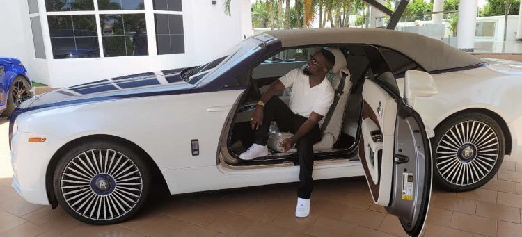 TeamSarkCess's tweet photo. Sarkodie in/with a car Photo thread.
#NonLivingThing https://t.co/IqBpZ6oQZB