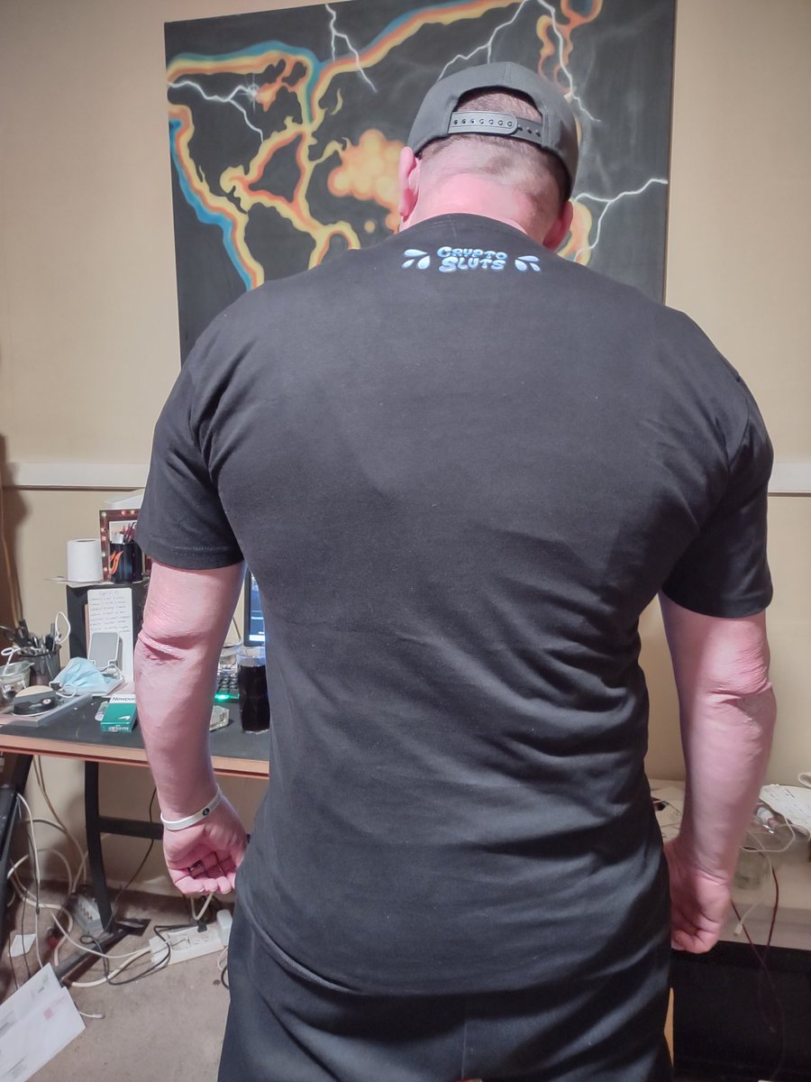 g68_charlie's tweet photo. BIG TY to Creator @FullM3talMag
/ @CryptoSlutsNFT for the awesome swag! 🤩
Wish I could afford to make a proper bid on their #CryptoSluts #nftart #NFTProjects #NFTGiveaway #NFTCommunity
My shirt arrived a day after I left for Florida but it's a perfect ending to my week! Ty!😍 https://t.co/VY2ThWW0jP