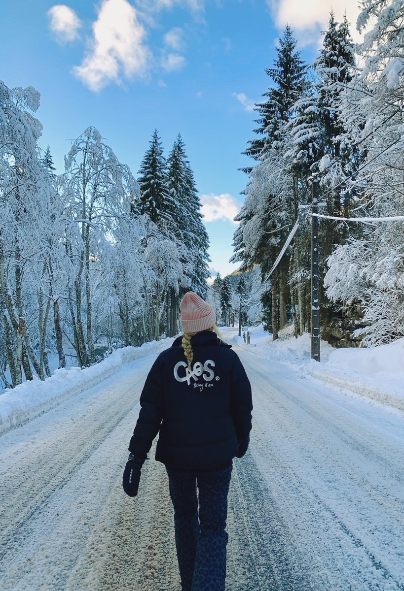 Powadise Paradise!! ❄️☀️😍.. let the caos hit the slopes!!.. 
p.s. France is open guys!! 🇫🇷 
#morzine #skifrance #COVID19France