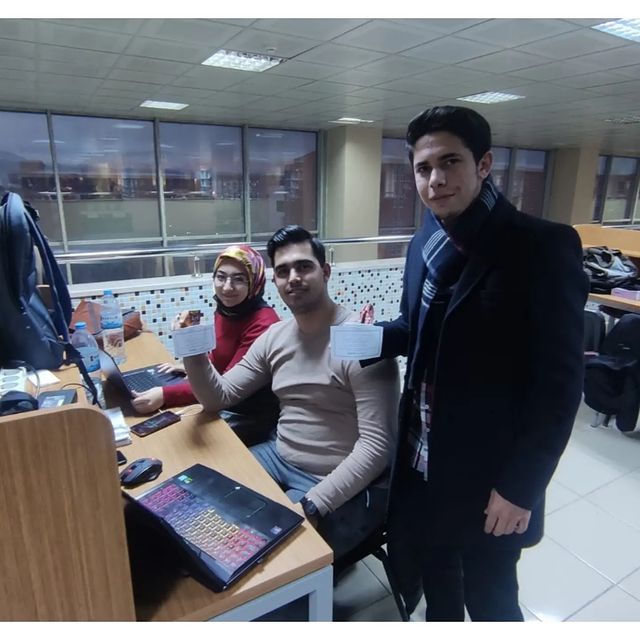 Üniversitemiz kütüphanesinde sınavlarına hazırlanan kardeşlerimize çikolata ve kahve ikramında bulunduk. Tüm kardeşlerimize sınavlarında başarılar dileriz 😊
Etkinliğimize katılarak sınav haftasında da bizleri yalnız bırakmayan Rektörümüz <a href="/DrHasanUslu/">Hasan USLU 🇹🇷🥇</a>'ya teşekkür ederiz.