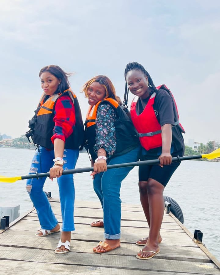 dazzlingqueen01's tweet photo. I'm one with the waters part2 #iamamazingamazonvictoria #sundayvibes #SundayFunday #Kayak @MagicNigist @maxvayshia @ifeoluwasopeju @shonnes @NEYOKI @SiredOne @unkonfined @IkenyeMoses @EbellsJ @Eventslaporche @WildChefHuman https://t.co/mH41PjNGKQ