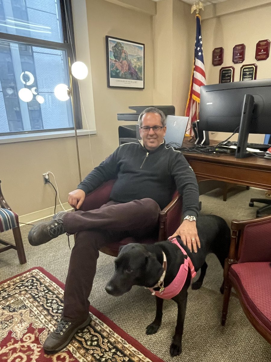 DelGlennDavis's tweet photo. Charlotte and I had a productive meeting in my office this afternoon. Although I don't know if her proposed bill on mandatory dog treats will make it out of committee. https://t.co/vaqWSxhEIL