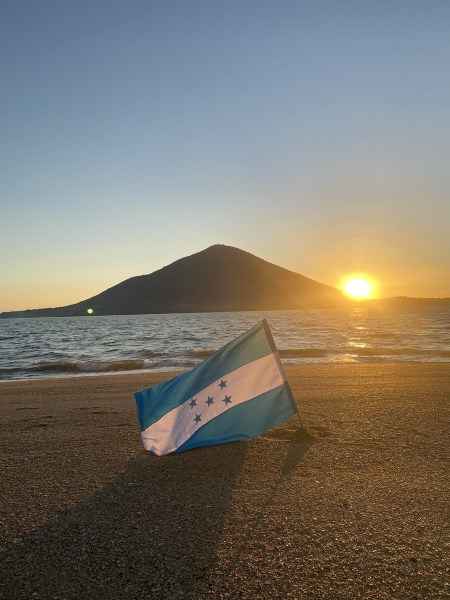 mgdavilaf97's tweet photo. El verdadero color de la bandera 😍 https://t.co/EpwjFwRzcT