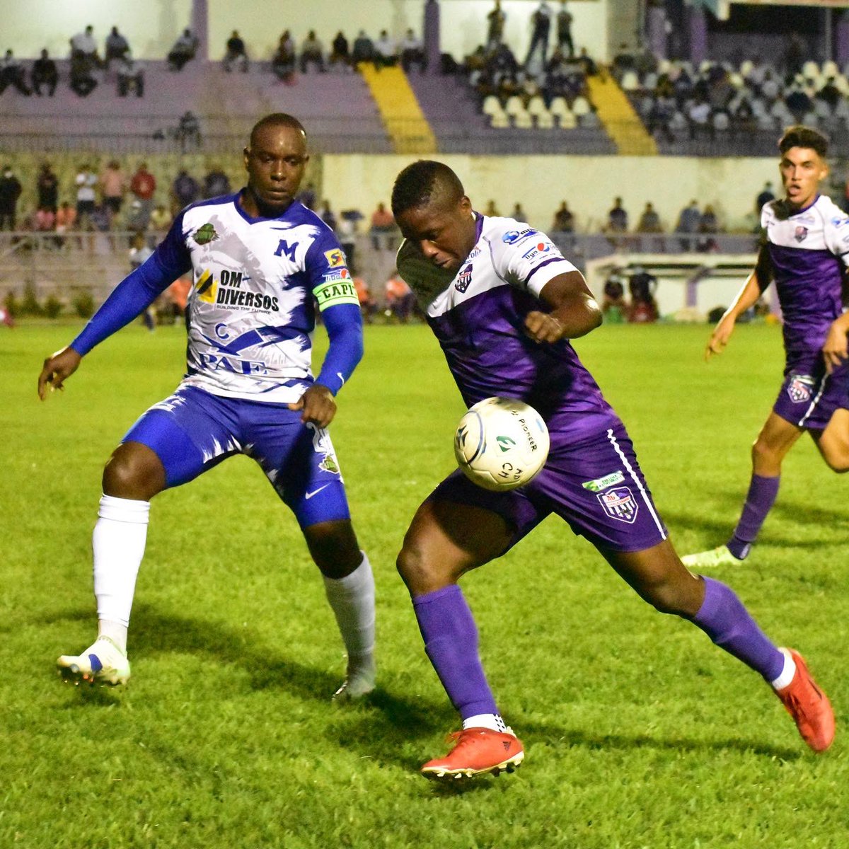 Uniformes <a href="/primerafutboles/">LaPrimera</a>🇸🇻Clausura 2022⚽️🏆

✅Firpo,Jocoro,
     Metapan (Milan🇸🇻)
✅Alianza,Aguila (Umbro🏴󠁧󠁢󠁥󠁮󠁧󠁿)
✅Platense,S Tecla (Maca🇸🇻)
✅O deportivo,A Marte
    (Tony'S Sport 🇸🇻)
✅FAS (Joma🇪🇸)
✅Chalate (AriJam🇸🇻)
✅M Limeno (Imnova Sport🇸🇻)

⚽️Balón Oficial
<a href="/PioneerD_sv/">Pioneer Deportes El Salvador</a>🇨🇷