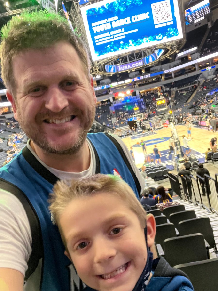 tsatrom's tweet photo. #packpix go wolves! https://t.co/BpsdhYR30h