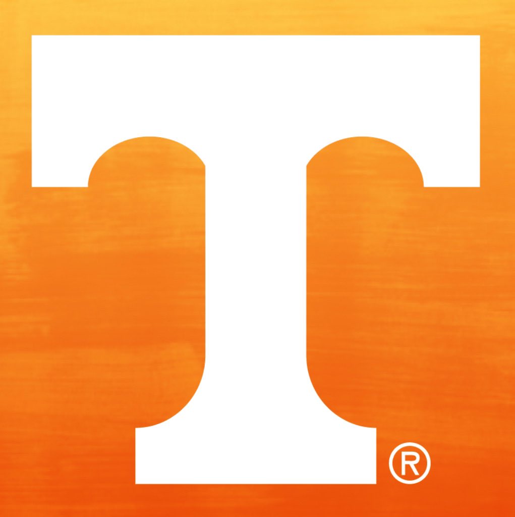 ☆ 2022 Player Spotlight ☆
Hendon Hooker (GR / QB / Tennessee)

2021 Stats: 206-302 (68.2%), 2,945 YDS, 31 TD, 3 INT, 9.8 AVG / 167 CAR, 620 YDS. 5 TD, 3.7 AVG
◦QBR: 77.9
◦Pass Eff: 181.41

◦2021 Davey O’Brien Semifinalist, Phil Steele 4th team All-SEC