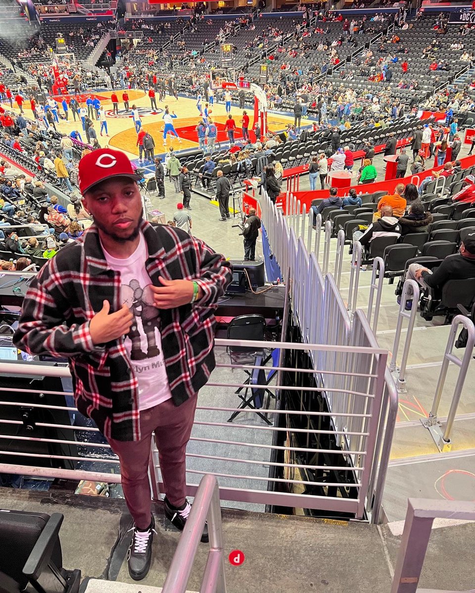 Boaduuu's tweet photo. They see me traveling rough, ain't callin', "Carry" https://t.co/dc7cLuZoTB