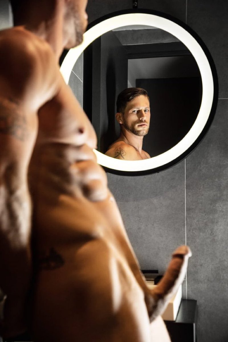 RomanToddNYC's tweet photo. Best picture of 2022! And the year hasn’t even started yet! Go check out this smoking hot scene @ https://t.co/Jfa2UnQixj featuring Me &amp; @MostlyBottom 🔥🔥🔥🔥🔥🔥 https://t.co/vFPNhrVLsp