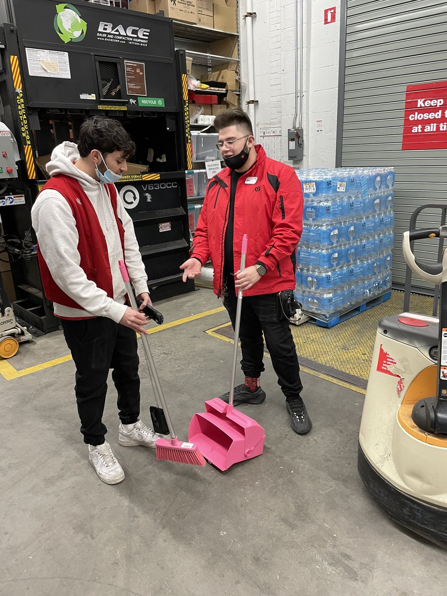 JesseDaTarget's tweet image. My quest for 3382s receiver started last Dec., Jimmy was our first hired TM, our 2nd YouAward winner, and now our 6th promotion. We’re so excited for your future @Target, congrats Jimmy! @giselleTGT @JonTfromTarget @LisethTGT @AmaebiOriT3382 @HRkatTGT @flondono09 @TargetKevinS