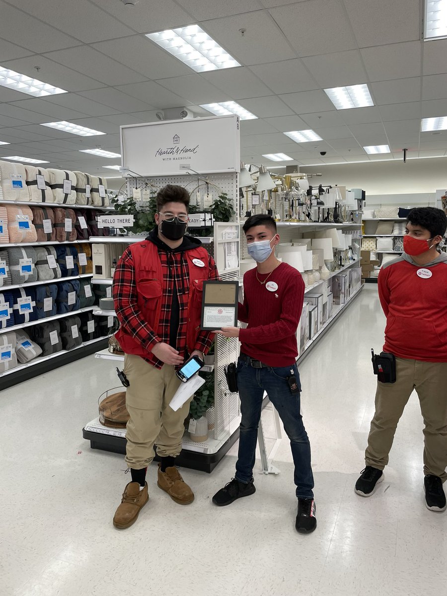 JesseDaTarget's tweet image. My quest for 3382s receiver started last Dec., Jimmy was our first hired TM, our 2nd YouAward winner, and now our 6th promotion. We’re so excited for your future @Target, congrats Jimmy! @giselleTGT @JonTfromTarget @LisethTGT @AmaebiOriT3382 @HRkatTGT @flondono09 @TargetKevinS