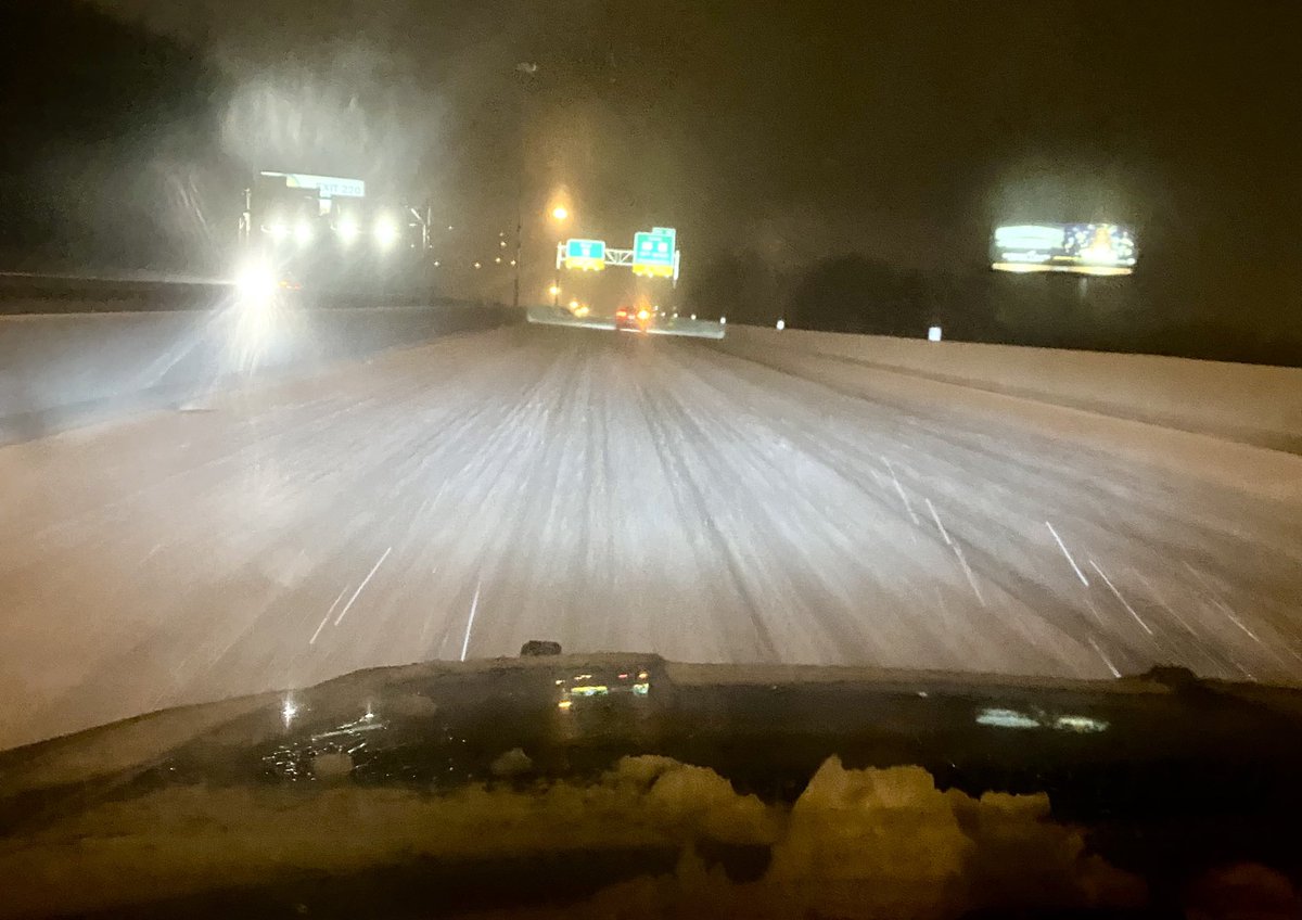 WheelingPolice's tweet photo. ❄️ A look at I-70 in the Fulton area ⤵️
If you don’t need to travel, it’s best to stay home. Go slow, give space and use extreme caution on all roadways. https://t.co/qVikF90T9v