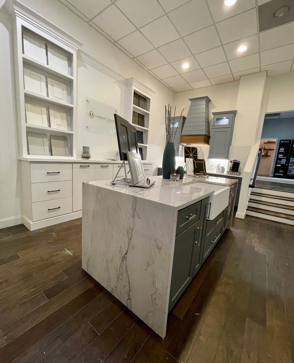 CCFFcompany's tweet photo. Progress report. Showroom update almost complete. New cabinet colors, tile, hardware and countertops all on display for our clients.
#tileaddiction #tilework
#kitchencountertop #tilebacksplash #countertops
#cabinets #kitchencabinet https://t.co/1OyW3s5xdc