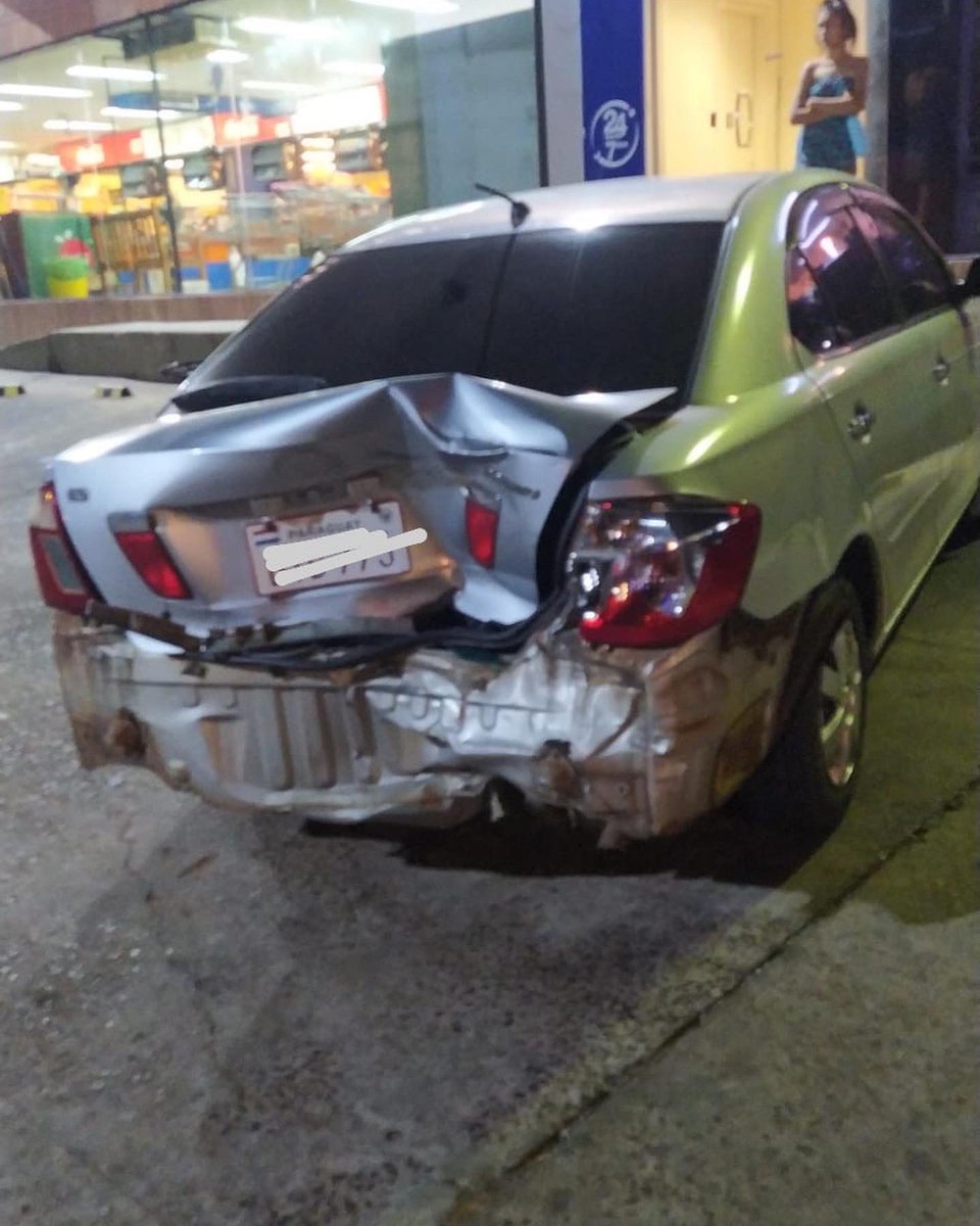 BomberosCaacupe's tweet photo. ACCIDENTE TRIPLE CHOQUE
Siendo las 21:08 horas. Se recibe la denuncia de un accidente de tránsito. Ruta PY02 frente al Nuevo Súper 2. Una vez llegado al lugar se constata la colisión de dos vehículos livianos y una motociclista. Solo daños materiales. Cubre móvil AR5. https://t.co/OHjUYWt5Ln