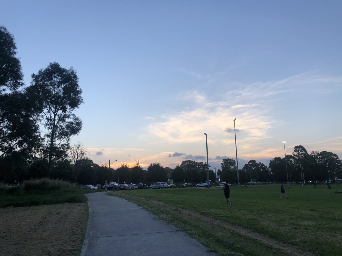 wendzilla's tweet photo. canley vale skies https://t.co/onFfcUTGvd
