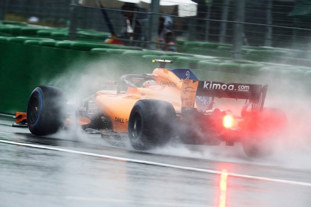 Formula1Verse's tweet photo. SEM PALAVRAS!!! NUMA CHUVA INACREDITAVEL O ESPANHOL DA @McLarenF1V @sainzF1v VOOU E MOSTRA PORQUE FOI SUBESTIMADO TODOS ESSES ANOS!!! E COM SURPRESAS VIMOS UM INCRIVEL QUALY DE @F1vRaffaele (@AndrettiF1v) QUE INACREDITAVELMENTE É O 2 COLOCADO!!! https://t.co/2KHbGl6001